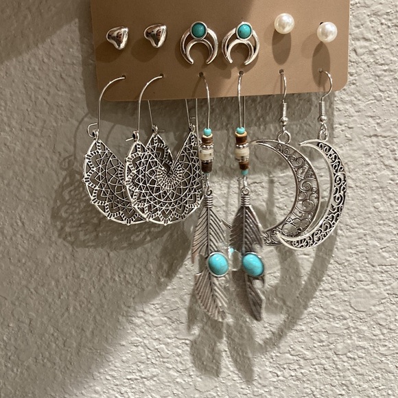 6 Pairs of Earrings - NEW - Picture 3 of 3